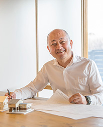 名古屋環境デザイン株式会社　代表取締役　阿部　恵彦　一級建築士、気密測定技能者